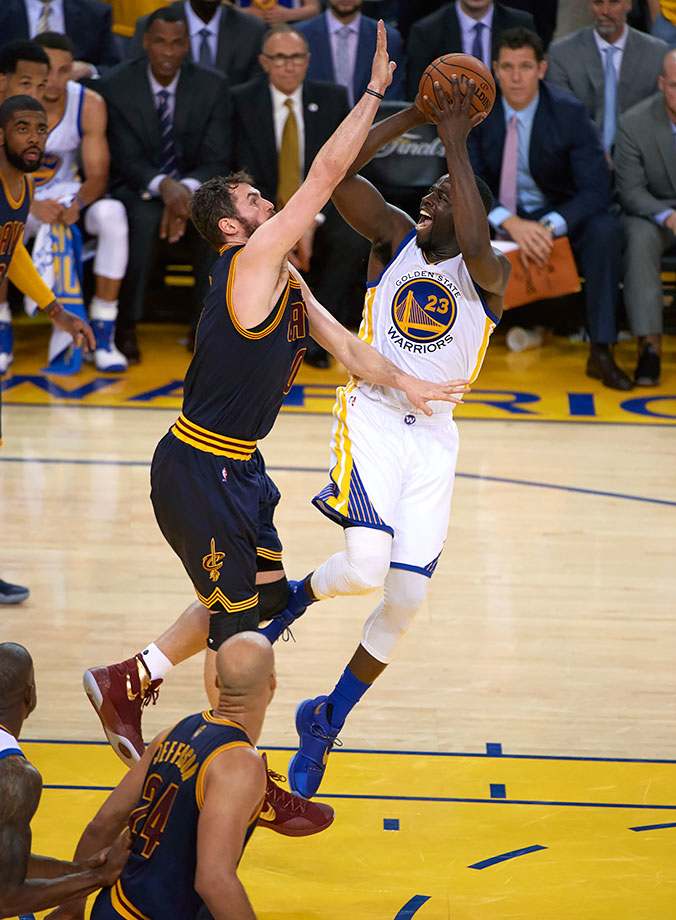 22-NBA-Finals-Game-2-Draymond-Green-Kevin-Love-SI141_TK1_03592.jpg